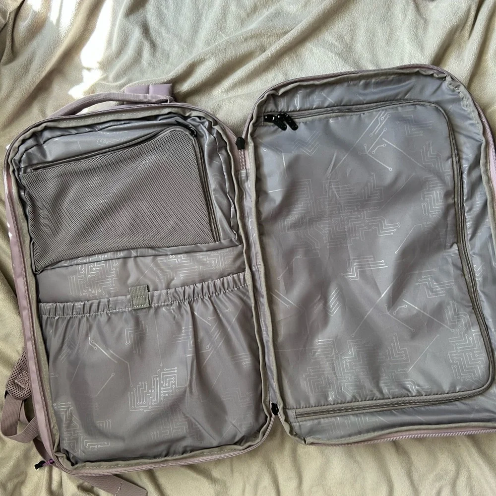 SWISSGEAR Viibe Core Dusty Lilac Travel Backpack with Charger Cord